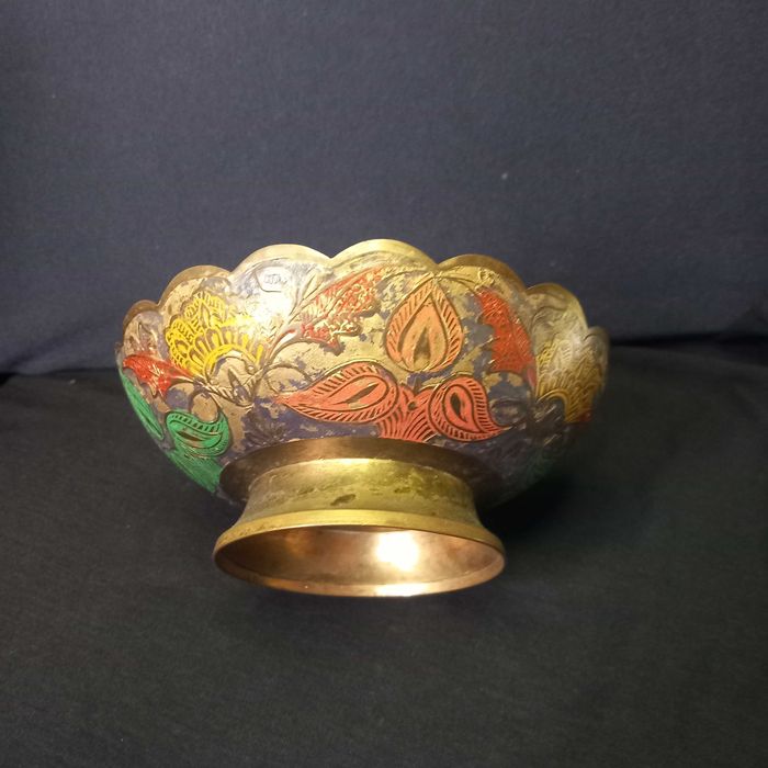 Utensílio Indiano em latão e esmalte