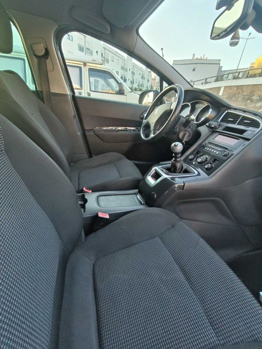 PEUGEOT 5008 2.000 HDI 7lg