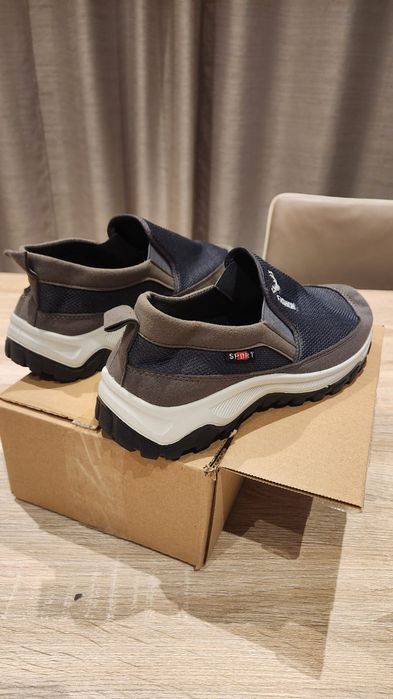 Sapatos desportivos novos Tam 41