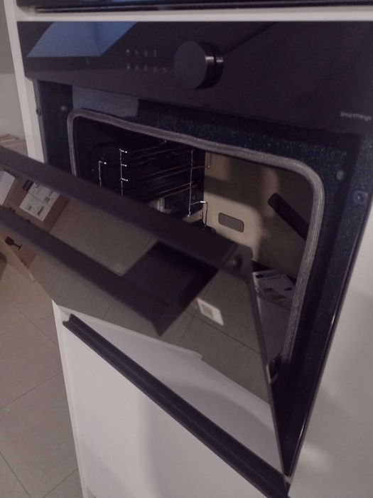 Piekarnik do zabudowy  Samsung NV7B5645TAK z funkcją pary czarne szkło