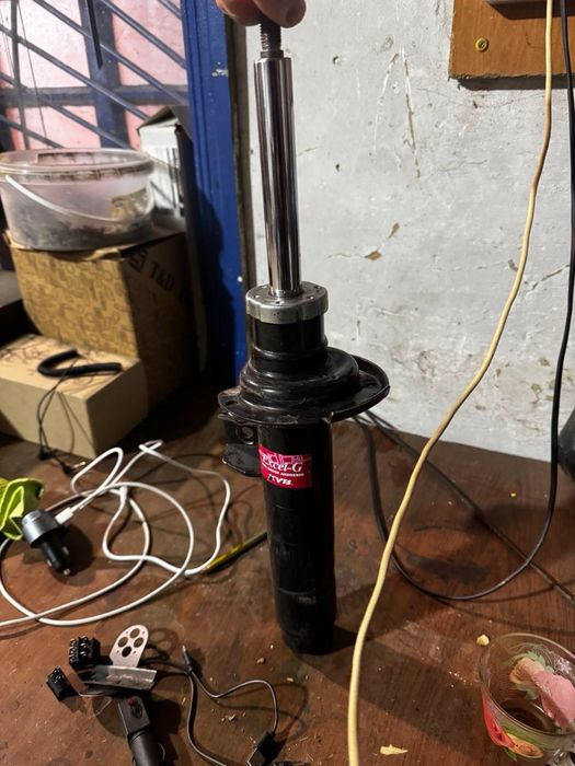 Амортизатор передній BMW E90