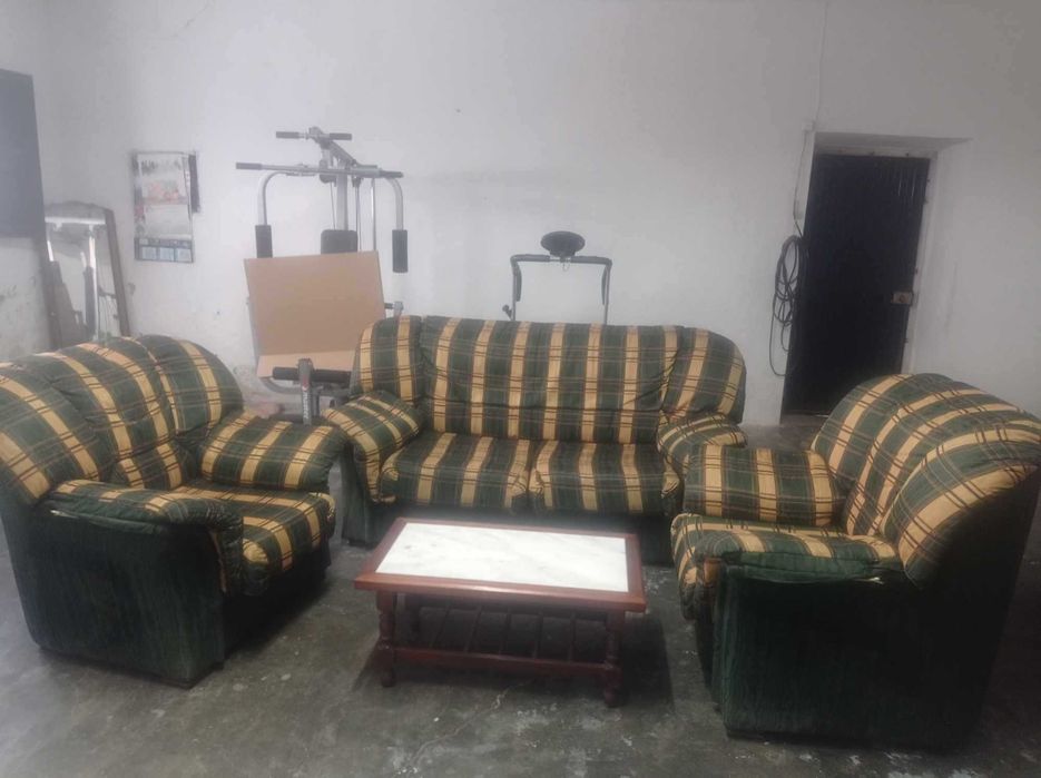 Conjunto Mesa e Sofas