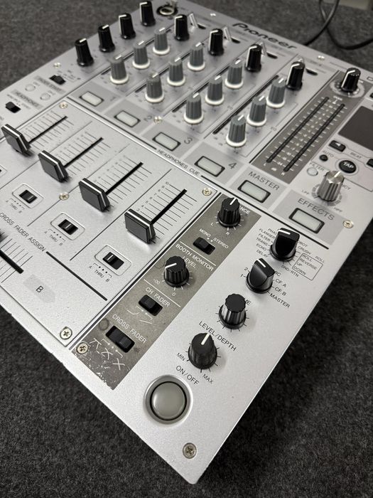 Pioneer DJM-700 Silver