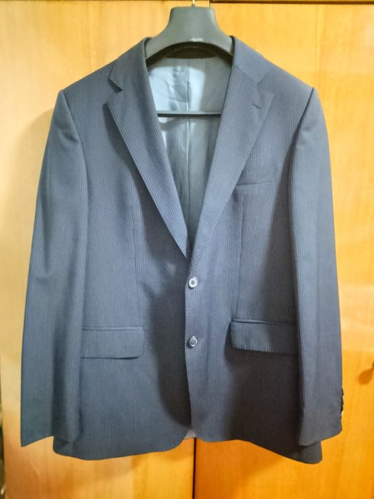 Костюм Hugo Boss, 50 р., 100% шерсть

Продам оригінальний костюм Hugo