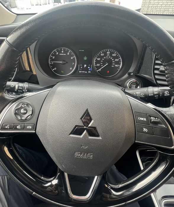 Mitsubishi outlander  (мітсубісі, аутлендер)