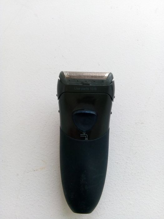 Máquina Braun de barbear rosto e corpo