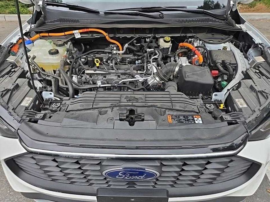 Ford Escape Hybrid Platinum 2025 — почти новый гибрид