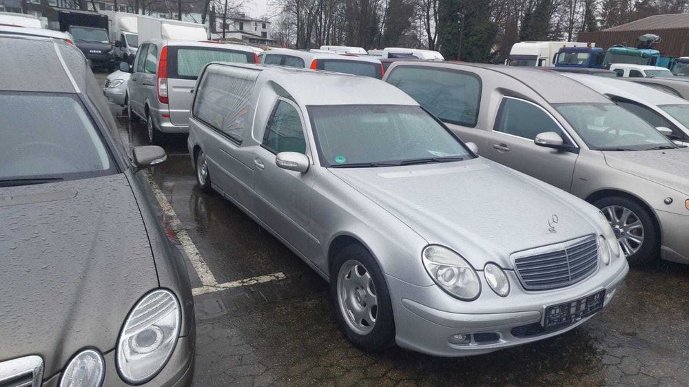 Mercedes-Benz E 280  катафалк