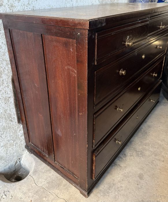 Comoda antiga, restaurada ha 10 anos