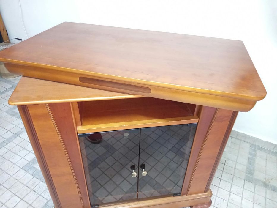 Movel  de televisão com tampo giratório