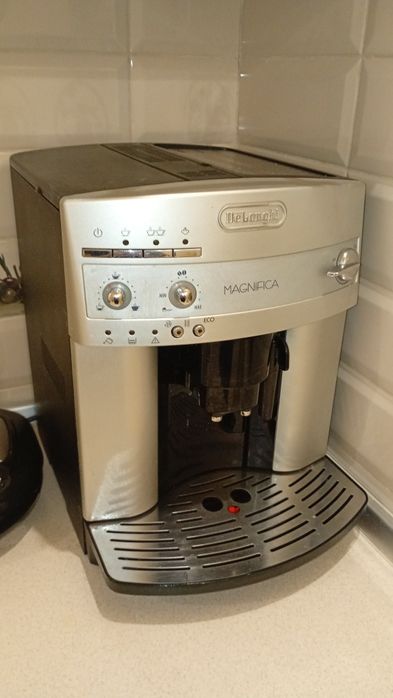 Кавова машина delonghi magnifica