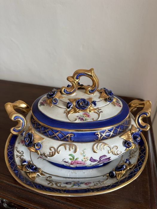 Terrina de porcelana.