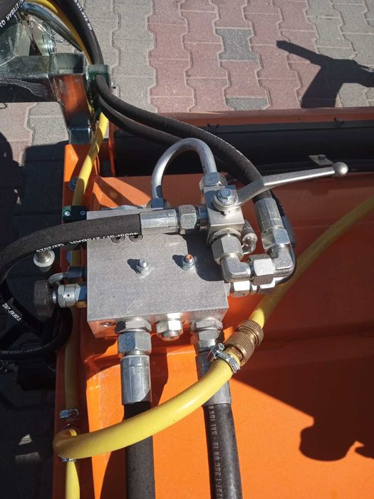 Zamiatarka drogowa-uliczna 2,30cm