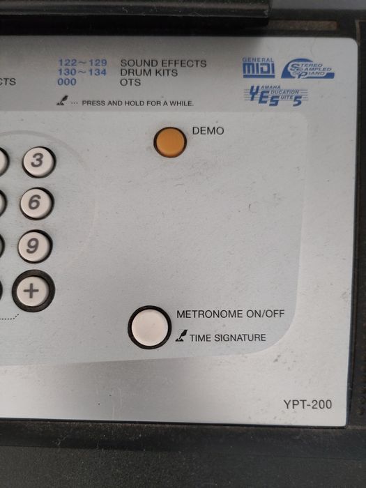 Vendo teclado Yamaha YPT-200