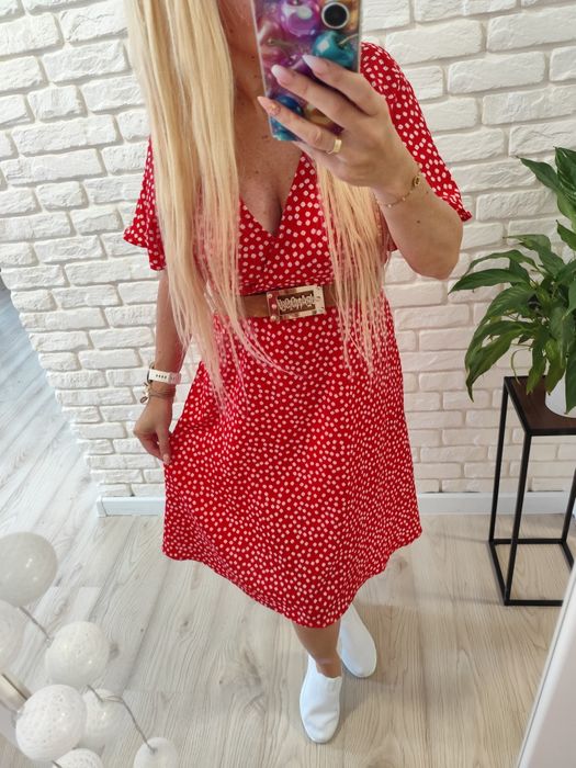 Czerwona sukienka w kwiaty M