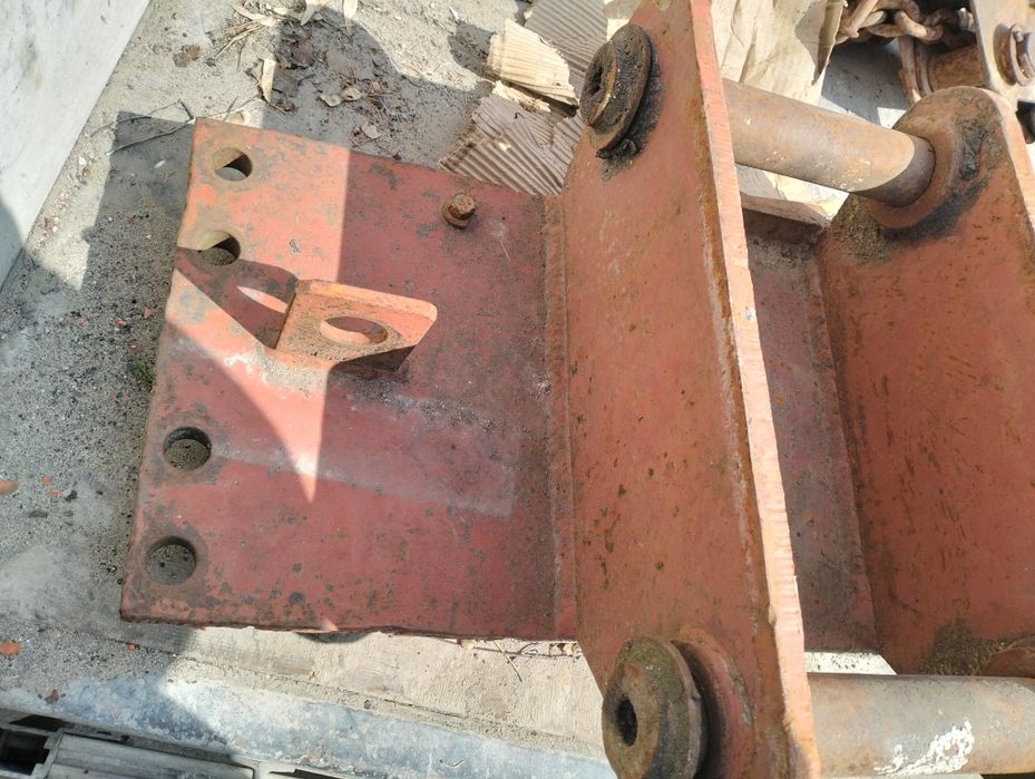 JCB 3CX mocowanie frezarki lub młota na ramieniu.