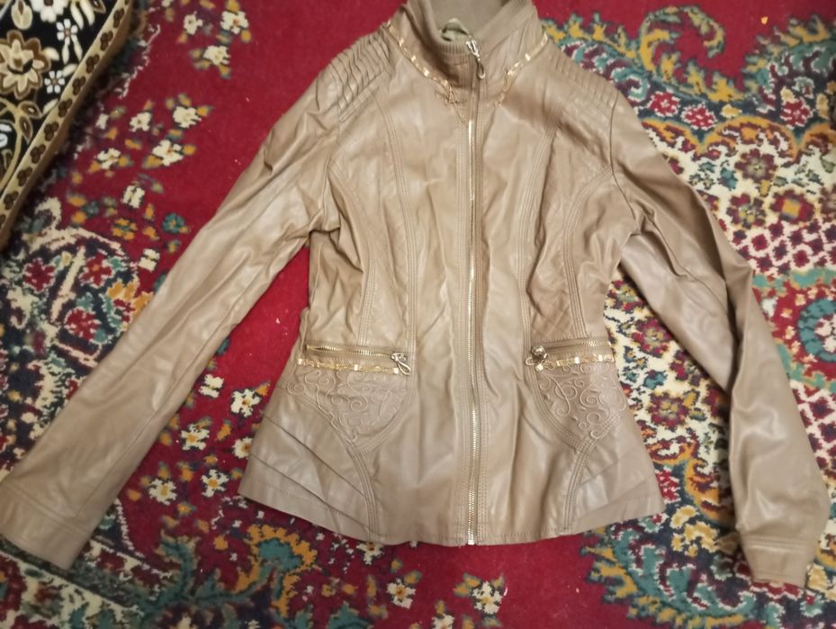 Безкоштовно куртки жіночі 44 р.