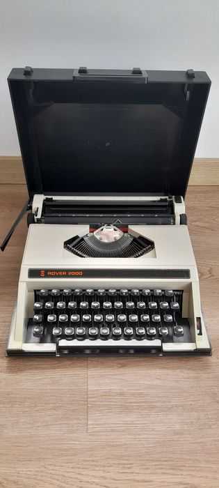 Máquina de escrever ROVER 2000