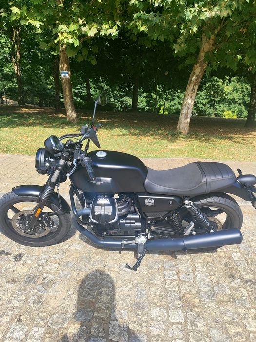 Moto Guzzi V7 Stone centenário como nova
