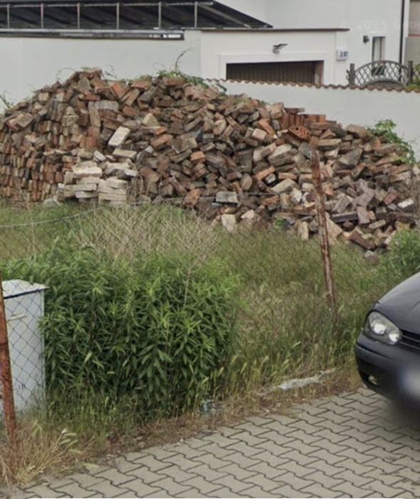 Oddam cegły , częściowo na gruz