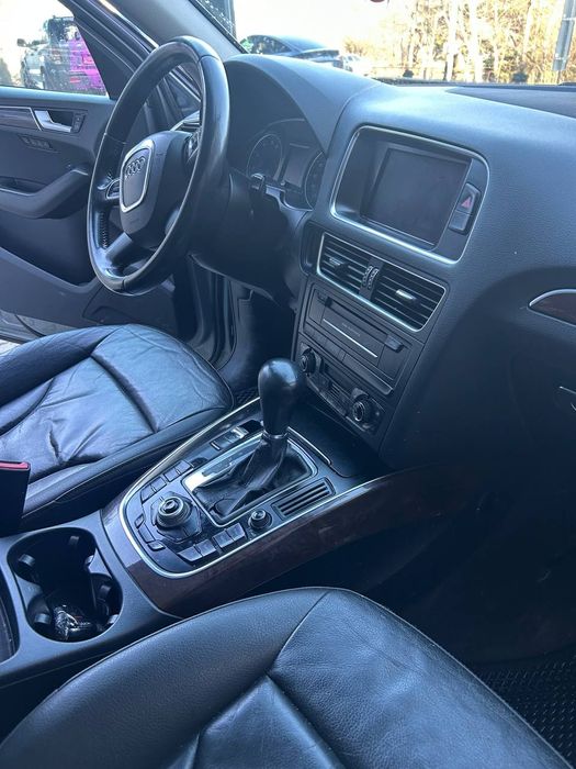 Надійний повнопривідний кросовер Audi Q5 Quattro