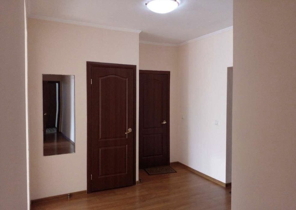 Продаж великої 3 кімнатной квартири Росвигово.