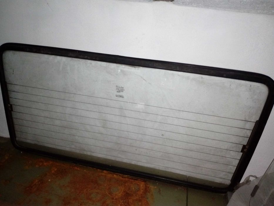 Vendo vidro trazeiro de Fiat Panda 750 L