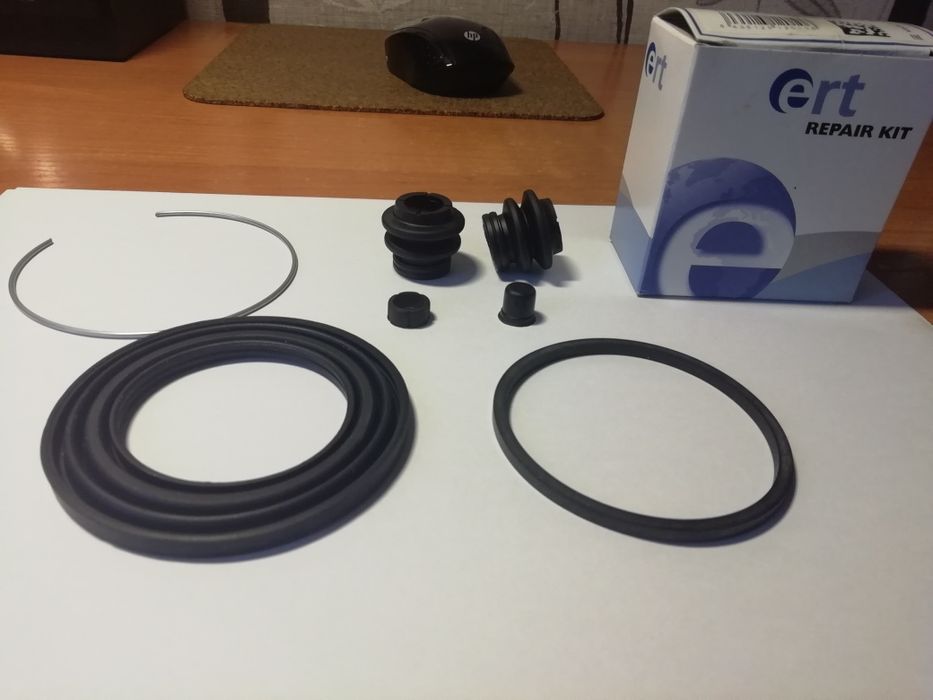 Продам пильник супорта Corolla 150