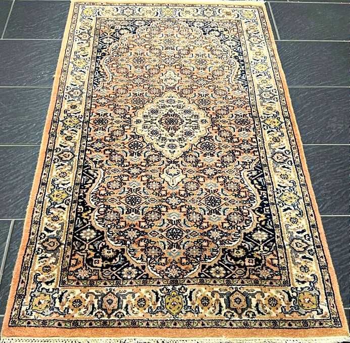 Tapete Persa TABRIZ original com 160cm x 95cm, feito em Lã sobre trama de Algodão e elaborado manualmente