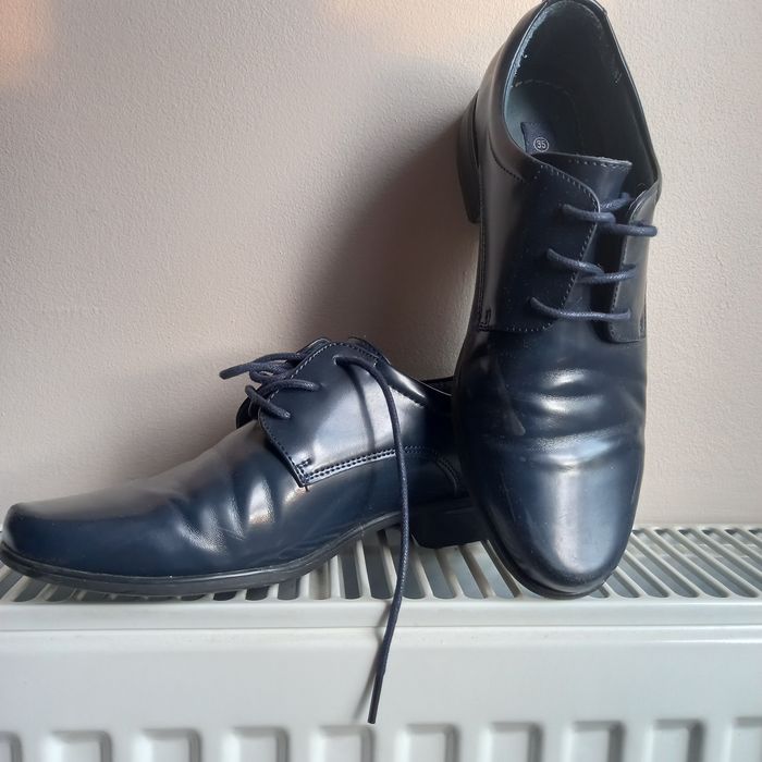 Buty chłopięce granatowe