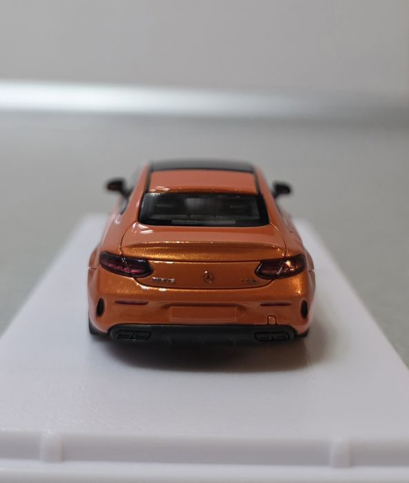 Miniatura 1:64 Mercedes Benz AMG C63 Coupe, nowa