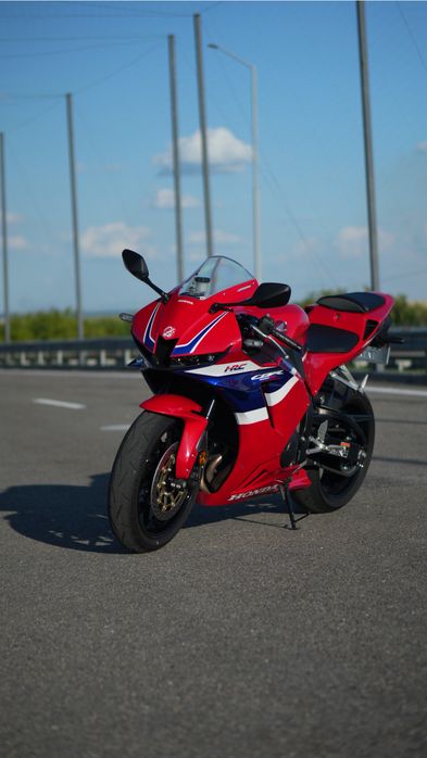 Продам мотоцикл Honda cbr600rr