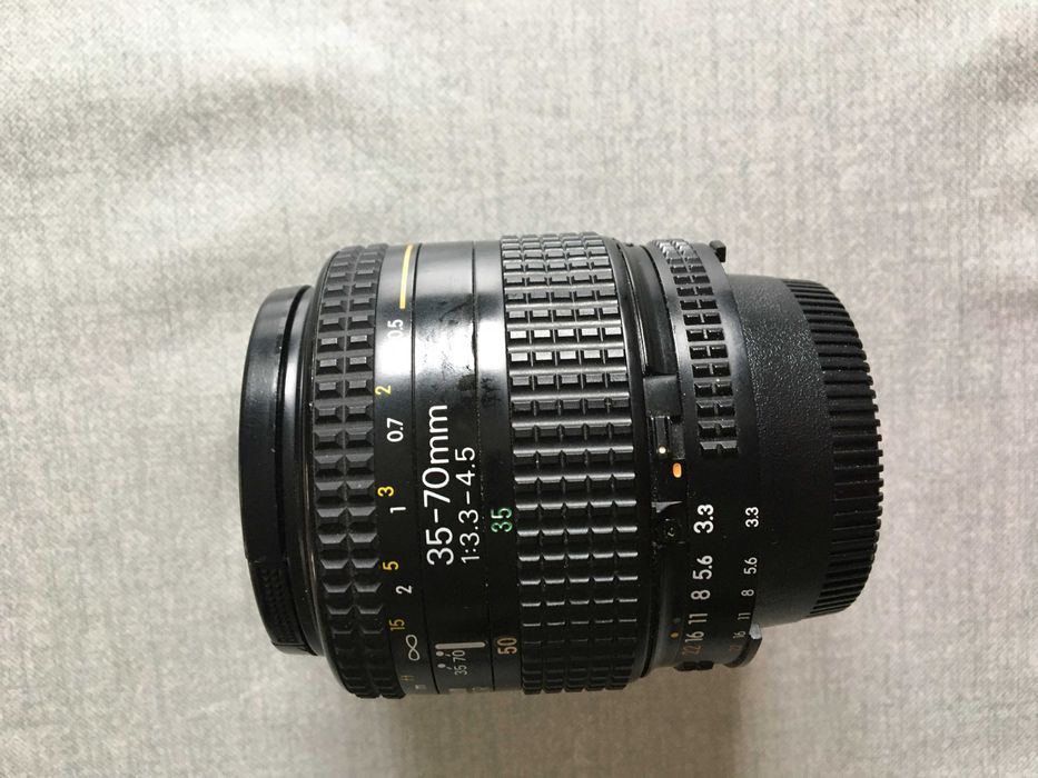 Nikon F-601 analógica + objetiva Nikon 35-70 mm / 3.3-4.5