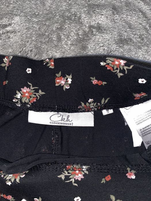 Czarna spódniczka na gumce w kwiatki