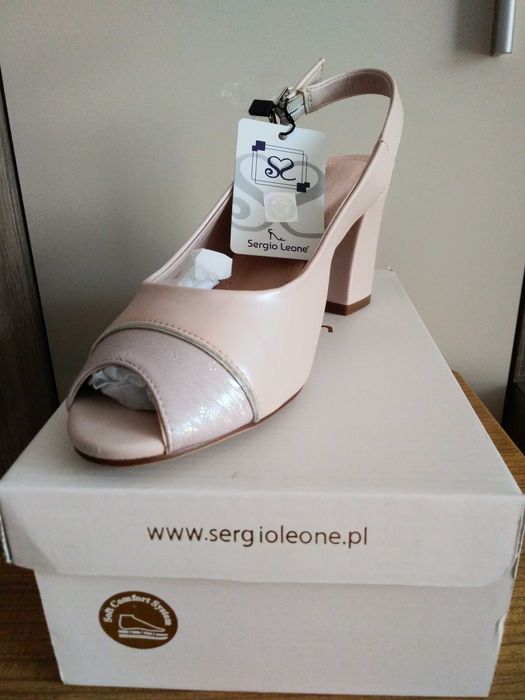 Eleganckie perłowe sandałki na obcasie r.39 Sergio Leone