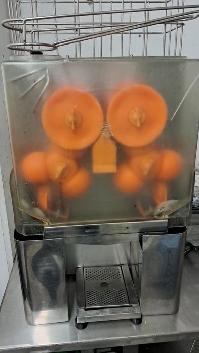 Máquina expremer laranja