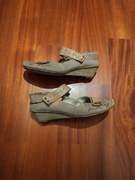 Sapatos em pele genuína da marca Rieker. Como Novos