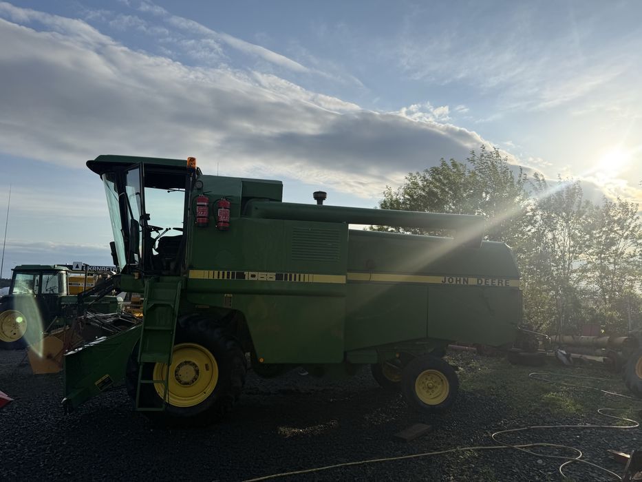 Комбайн зернозбиральний John Deere 1055