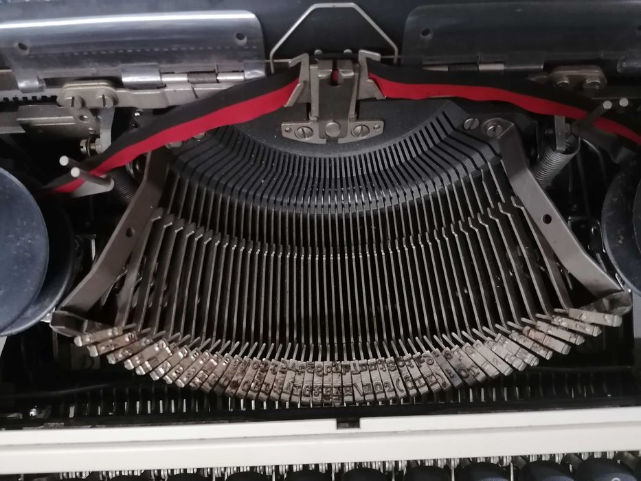 Maquina de escrever Olympia
