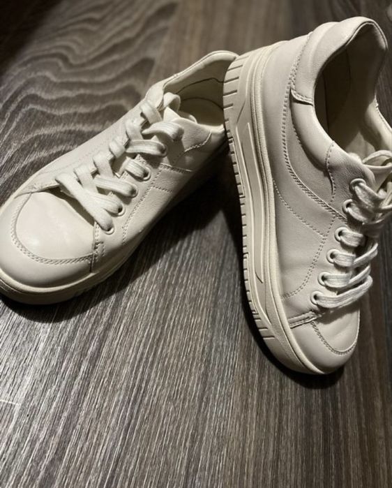 Жіночі кросівки Miraton