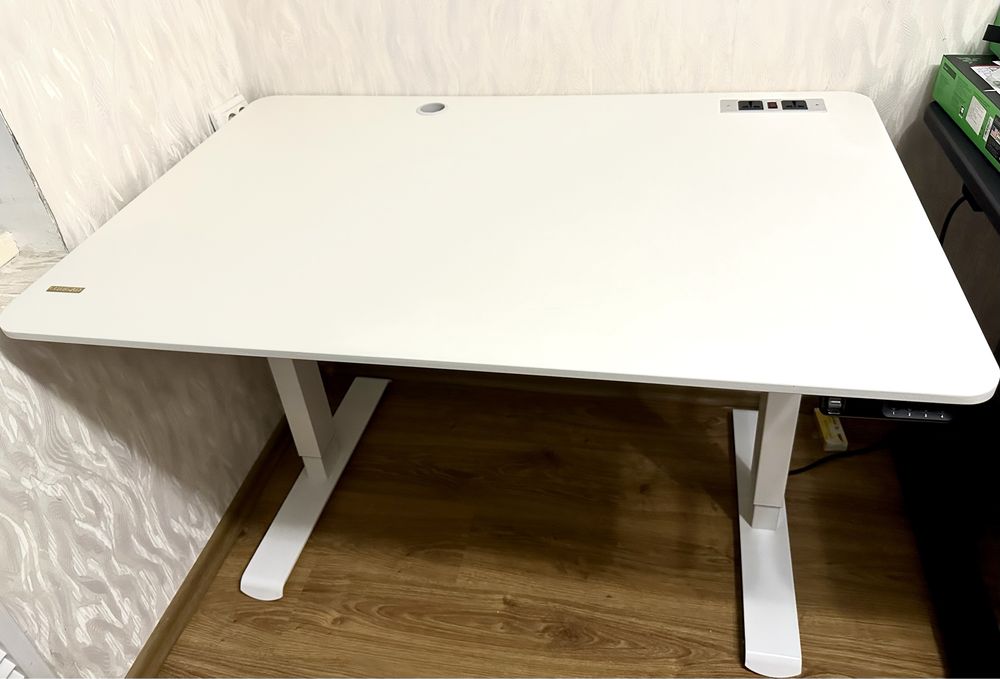 Стіл з електричним регулюванням висоти Cougar Royal 120 PURE Білий