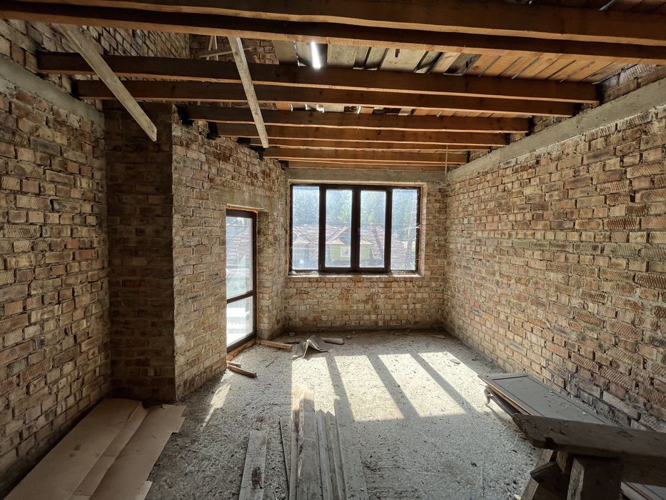 Продаж будівлі в центрі Яремче