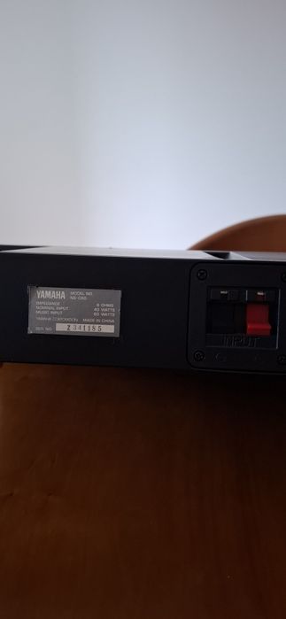 Coluna Yamaha NS-C60