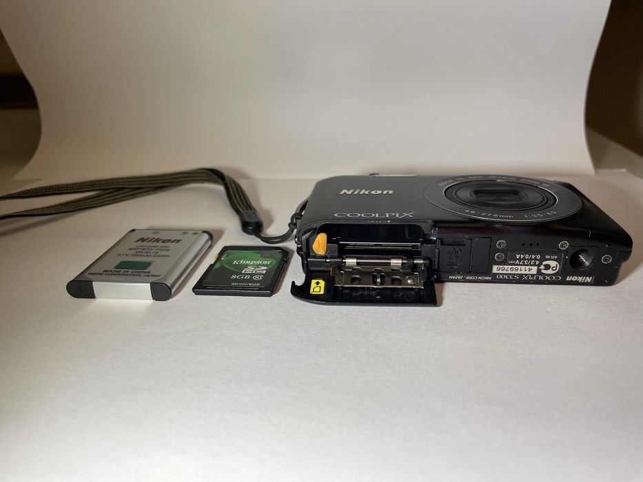 Цифровий фотоапарат Nikon Coolpix S3300,