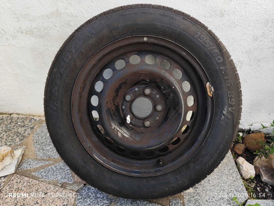 Pneus de Mercedes c 200 como novos