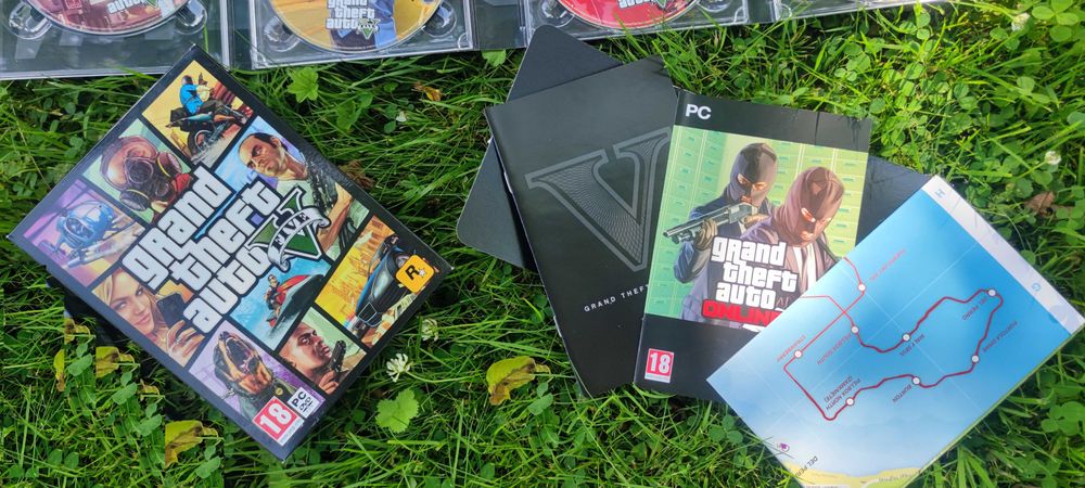 Pudełkowa wersja gry GTA V na PC