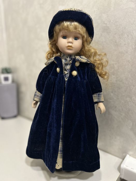 Фарфорова керамічна лялька Sisters