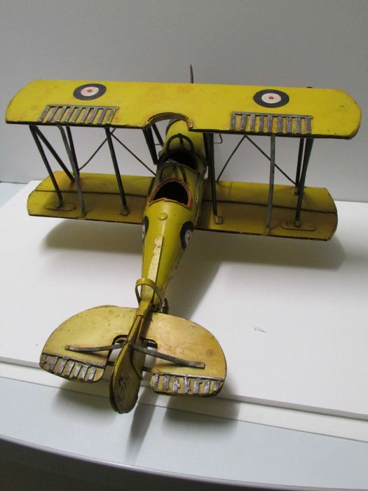 Avião antigo asa dupla em miniatura: artigo único artesanal (vintage)