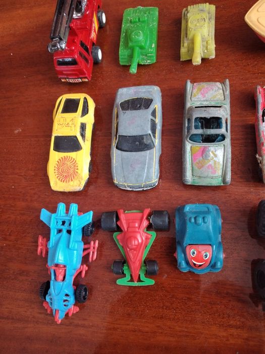 Дитячі іграшки, машинки