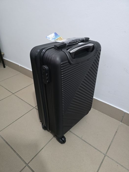 Walizka plastikowa czarna mała nowa